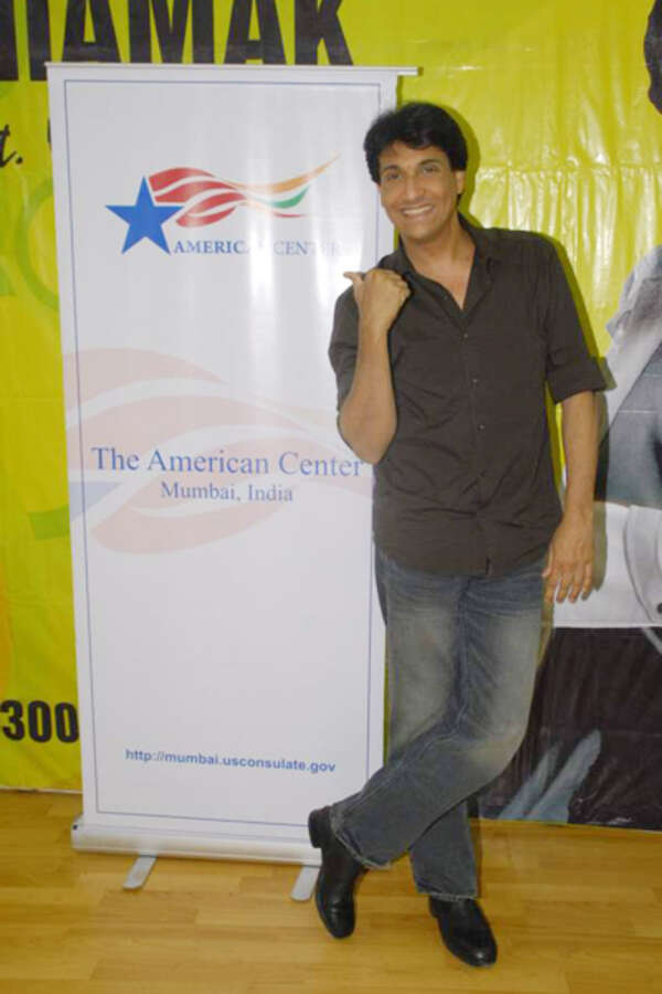 <a class="_64-f" href="https://www.facebook.com/shiamakofficial/"></a>Shiamak