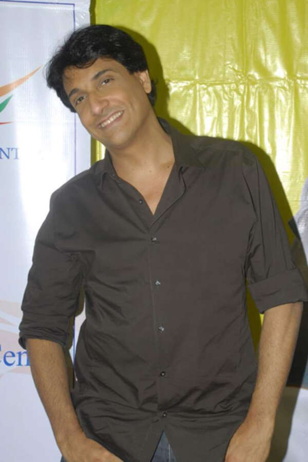 <a class="_64-f" href="https://www.facebook.com/shiamakofficial/"></a>Shiamak Stills