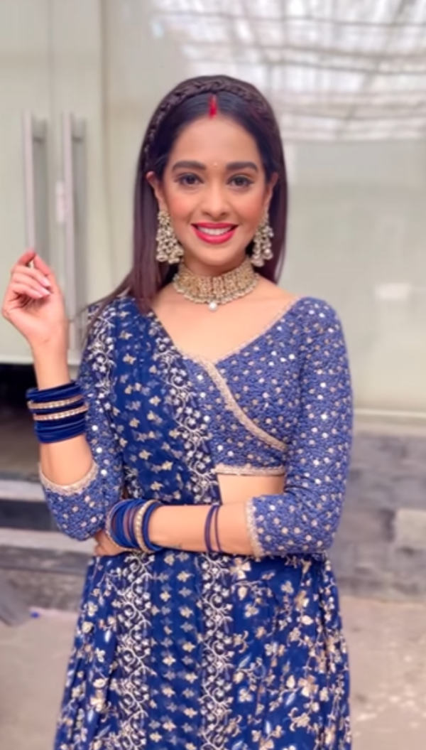 Mugdha Chaphekar Pictures