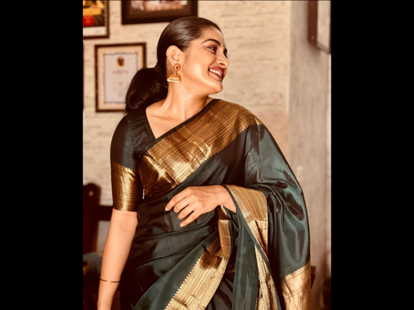 Nivetha Thomas Wallpapers