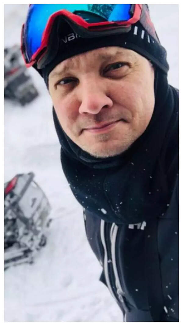 Jeremy Renner Stills
