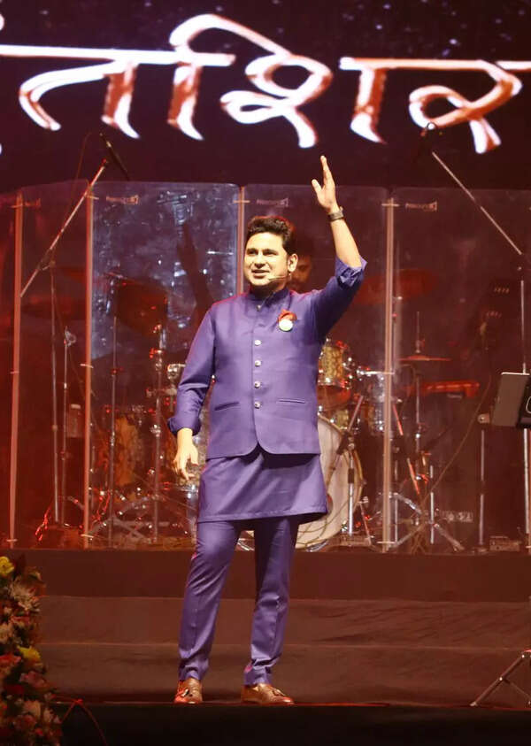 Manoj Muntashir Pictures
