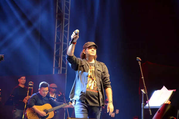 Mohit Chauhan Pictures