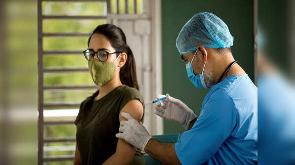 Can vaccination reduce long COVID risk?