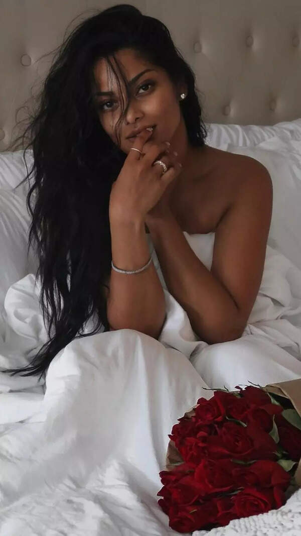 Chandrika Ravi Pictures