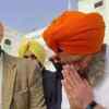 Article image for: Rahul Gandhi offers <i class="tbold">obeisance</i> at Iconic Golden Temple as Bharat Jodo Yatra enters Punjab
