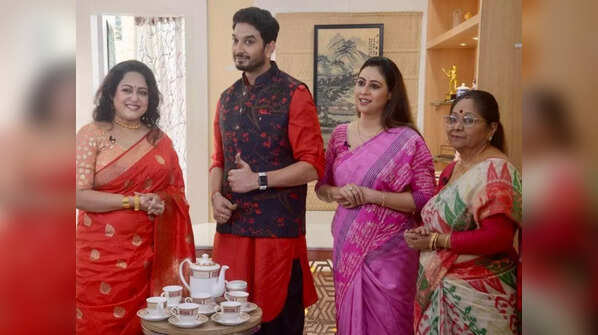 Rajiv Bose and his family participate in Aparajita Adhya-hosted game show; see BTS pics