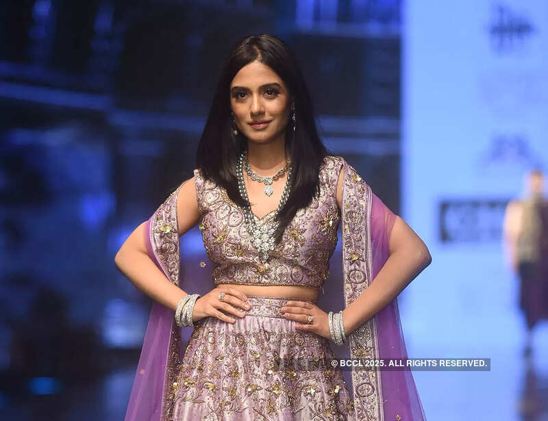 Himali Raj Show