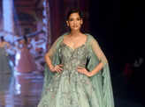 Arshi Singhal Show