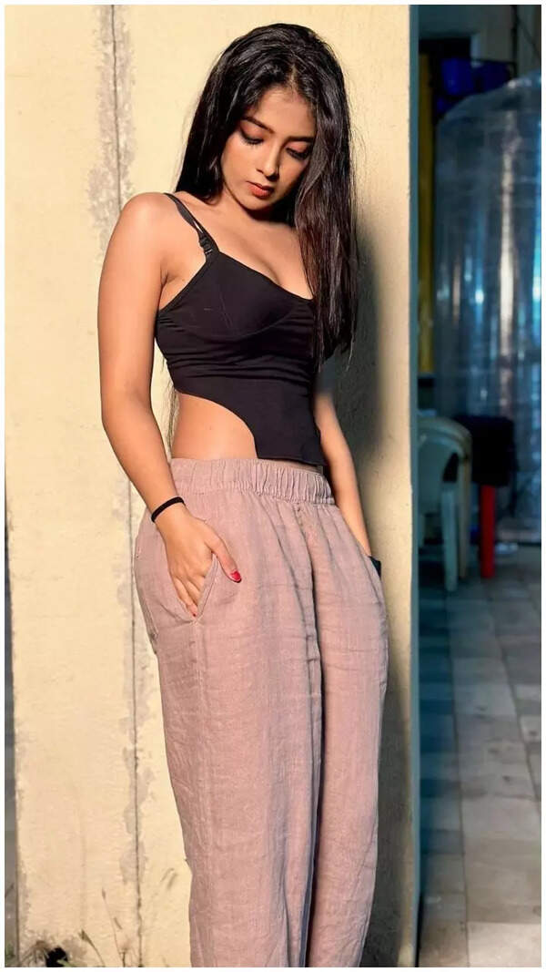 Khushi Dubey Pictures