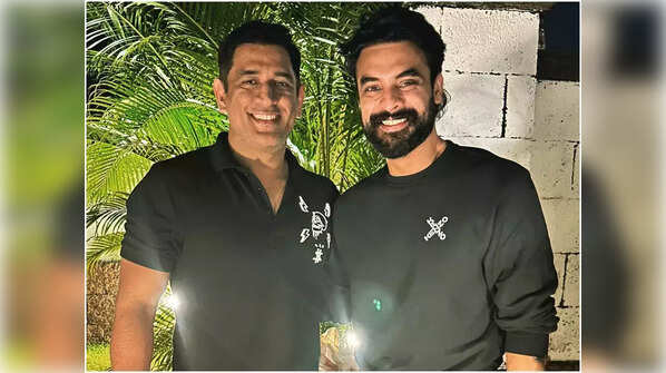 Tovino Thomas with MS Dhoni