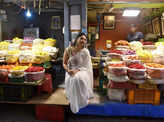 Kantara actress Sapthami Gowda visits Bengaluru’s Gandhi Bazaar market for her Sankranti shopping