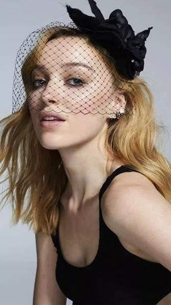 Phoebe Dynevor Images