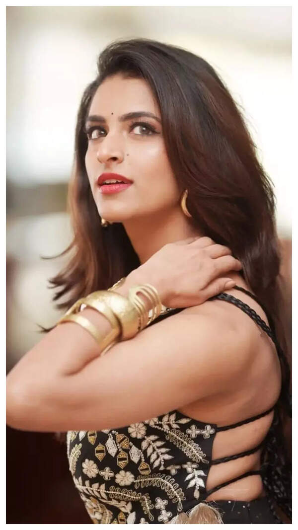 Prachi Thaker Photos