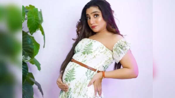 Neha on making Vlogs - I do it from 12 to 5 and I am happy I am associated with my craft