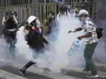 Protesters clash with police in Peru; see pics 