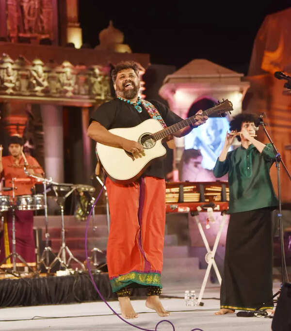 Raghu Dixit Images