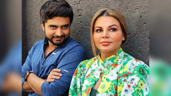 Rakhi warns she will expose Adil if he doesn't return
