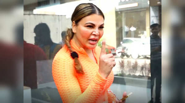 Accuses Adil's girlfriend of taking advantage of her absence