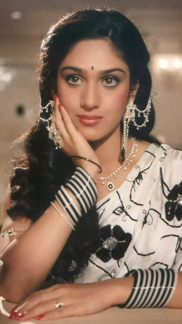 Meenakshi Seshadri Images