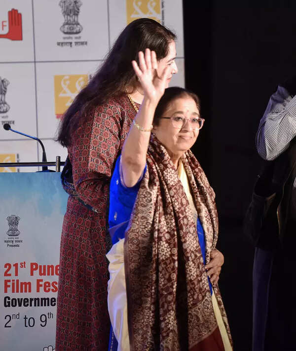 Usha Mangeshkar Images