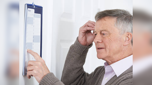 What are the first signs of dementia?