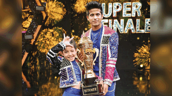 Florina Gogoi lifting the trophy of Super Dancer 4