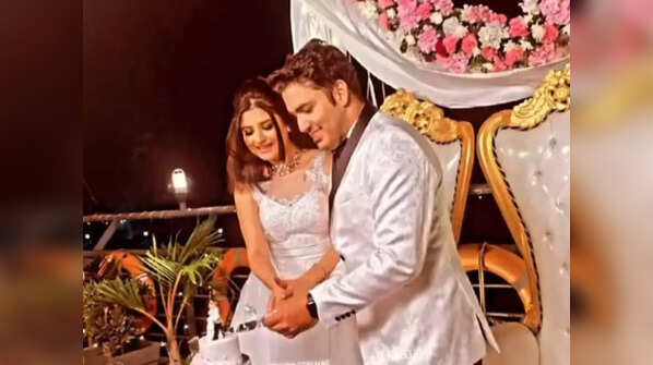 Actress Rupsa Chatterjee gets hitched to beau Sayandeep Sarkar; see pics their from dreamy ceremony