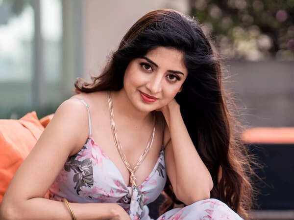 Poonam Kaur Photos