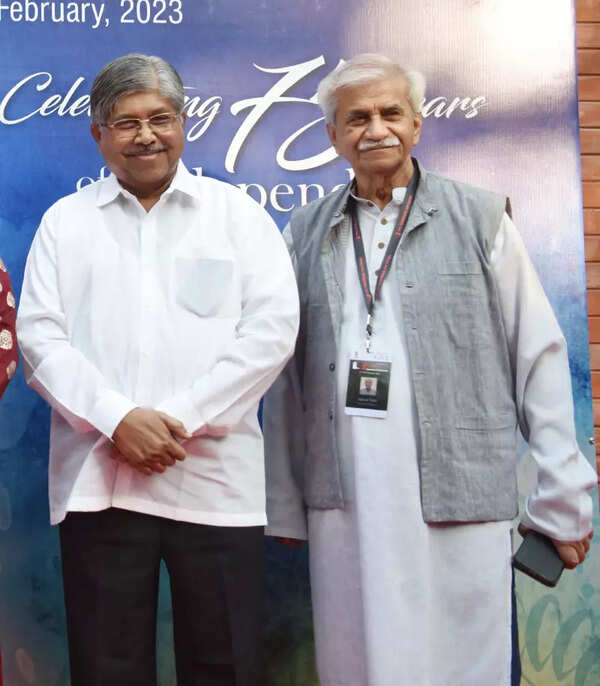 Jabbar Patel Pictures