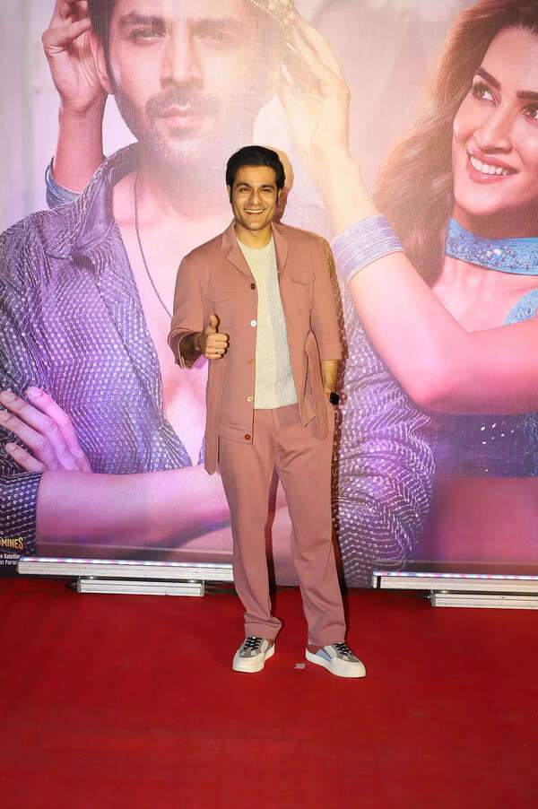 Sunny Hinduja Pictures