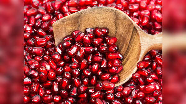 How to extract pomegranate seeds?