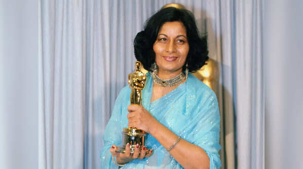 <strong>Bhanu Athaiya</strong>