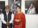 Vidya Balan attends Sudharak Olwe's photo exibition