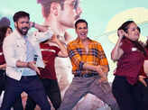 Akshay Kumar and Emraan Hashmi groove to song 'Main Khiladi' at the promotions of Selfiee