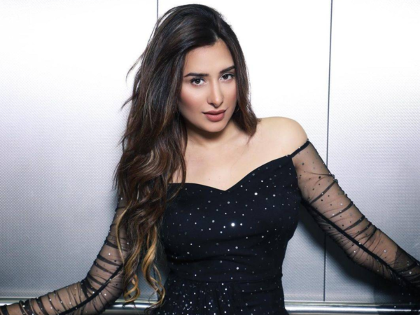 Mahira Sharma Pictures