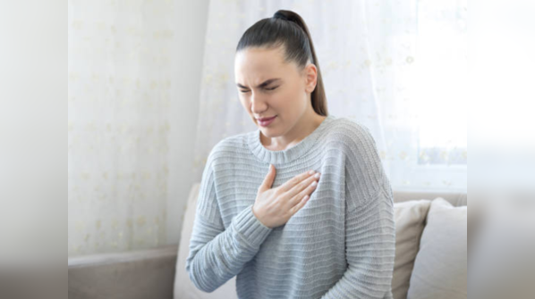 How do you know if someone is choking?