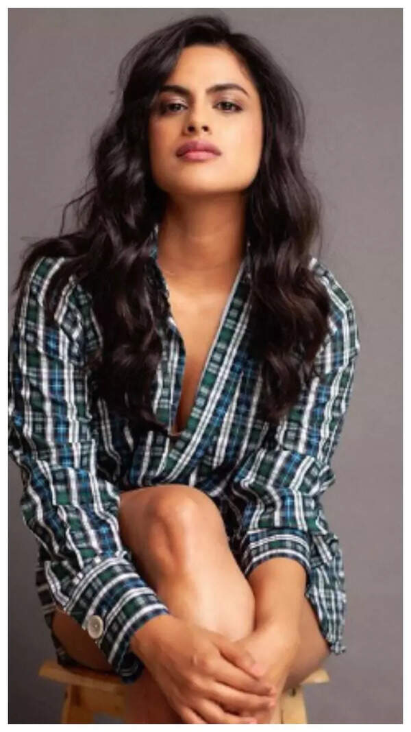 Neha Mahajan Photos