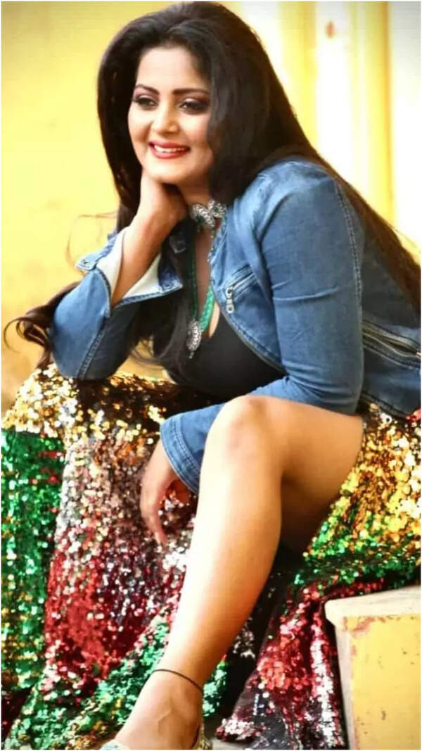 Anjana Singh Photos