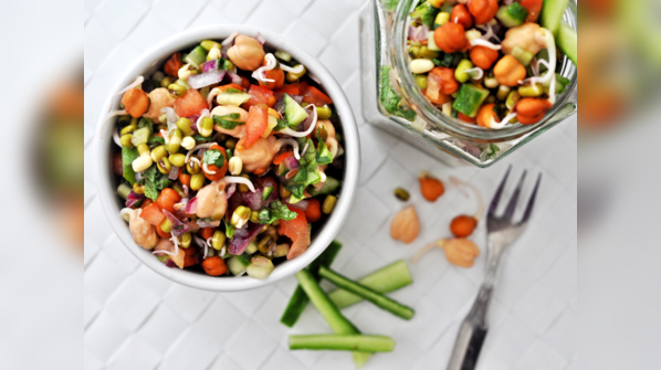 Bean sprouts salad