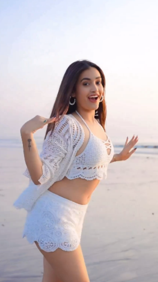 Akriti Agarwal Photos