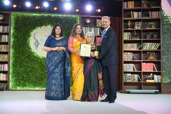 Shashi Deshpande Pictures