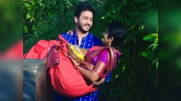 Sathya: Karthik and Sathya recreate an iconic scene from the movie 'Mungaru Male'