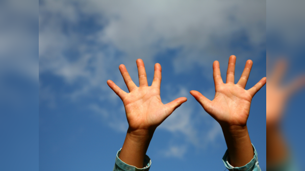 Benefits of promoting the use of both hands in kids: 