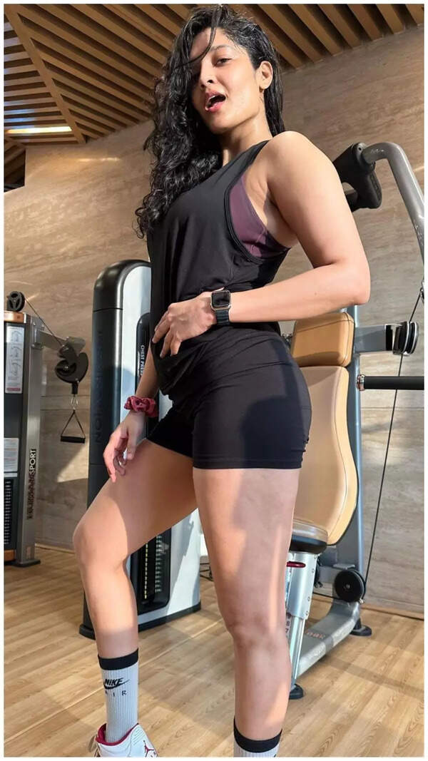 Ritika Singh Pictures