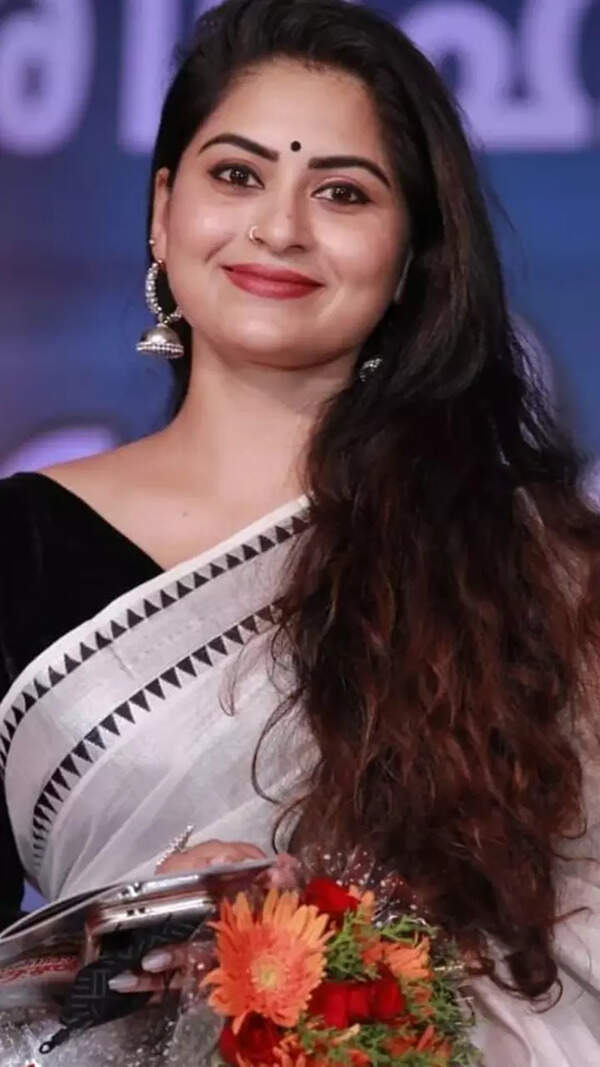 Sruthi Lakshmi Wallpapers