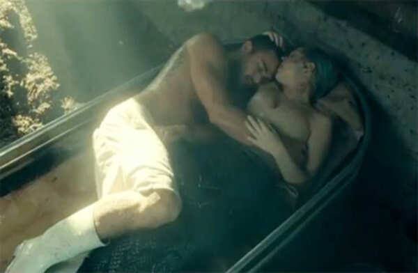 Taylor Kinney Pictures