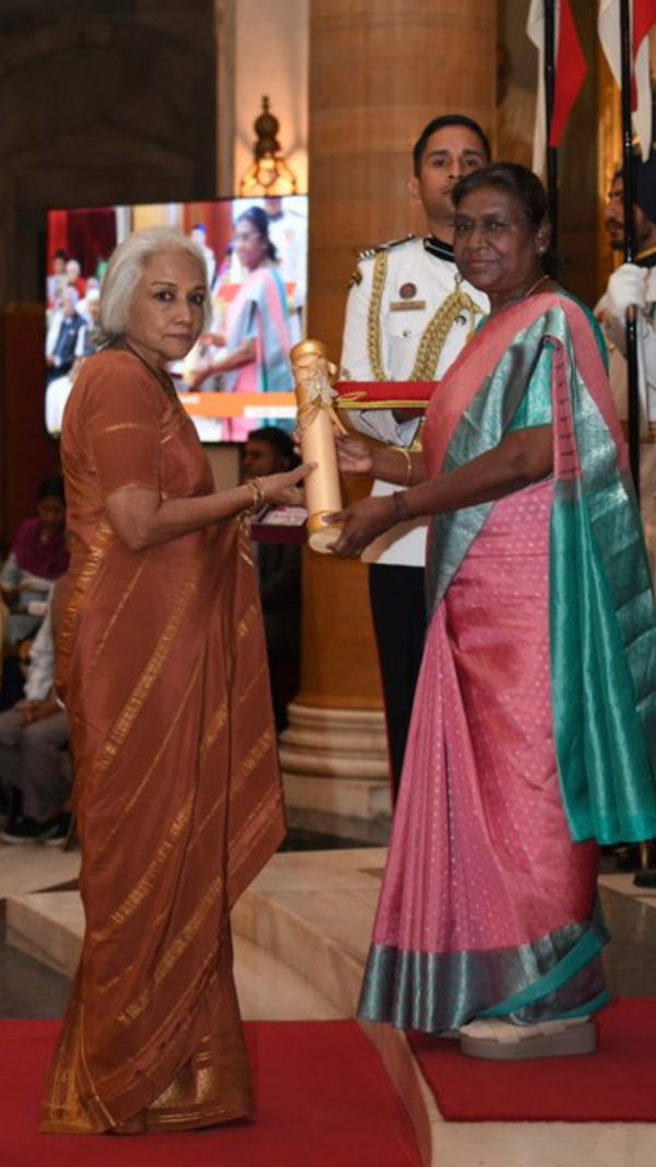Vani Jairam Photos