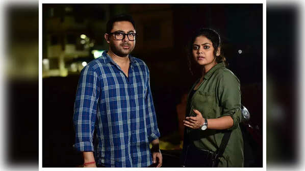 ‘LSD: Laal Suitcase Ta Dekhechhen?’