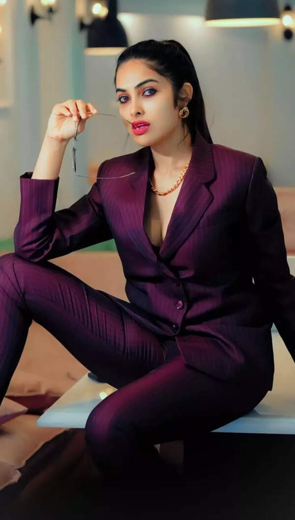 Divi Vadthya Images
